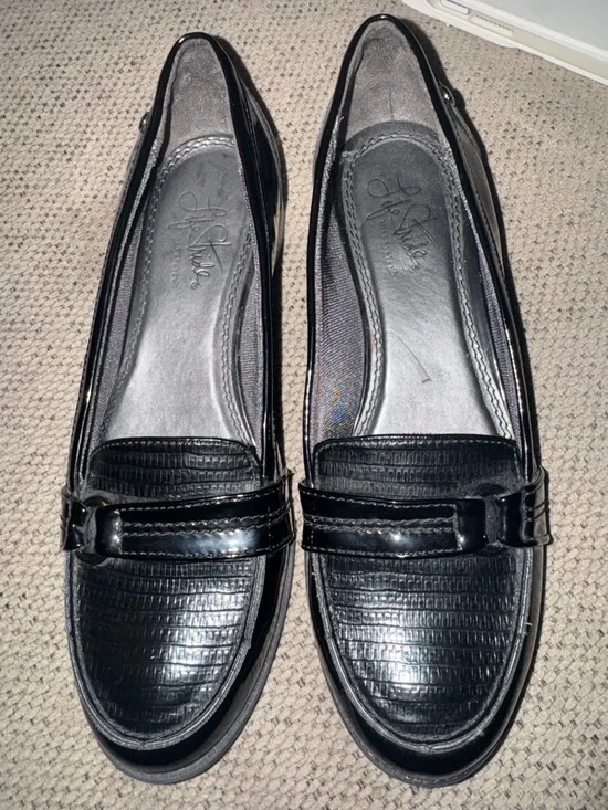 Life Stride Black Textured Loafer Flats with Buckle Accent - Picture 1 of 6